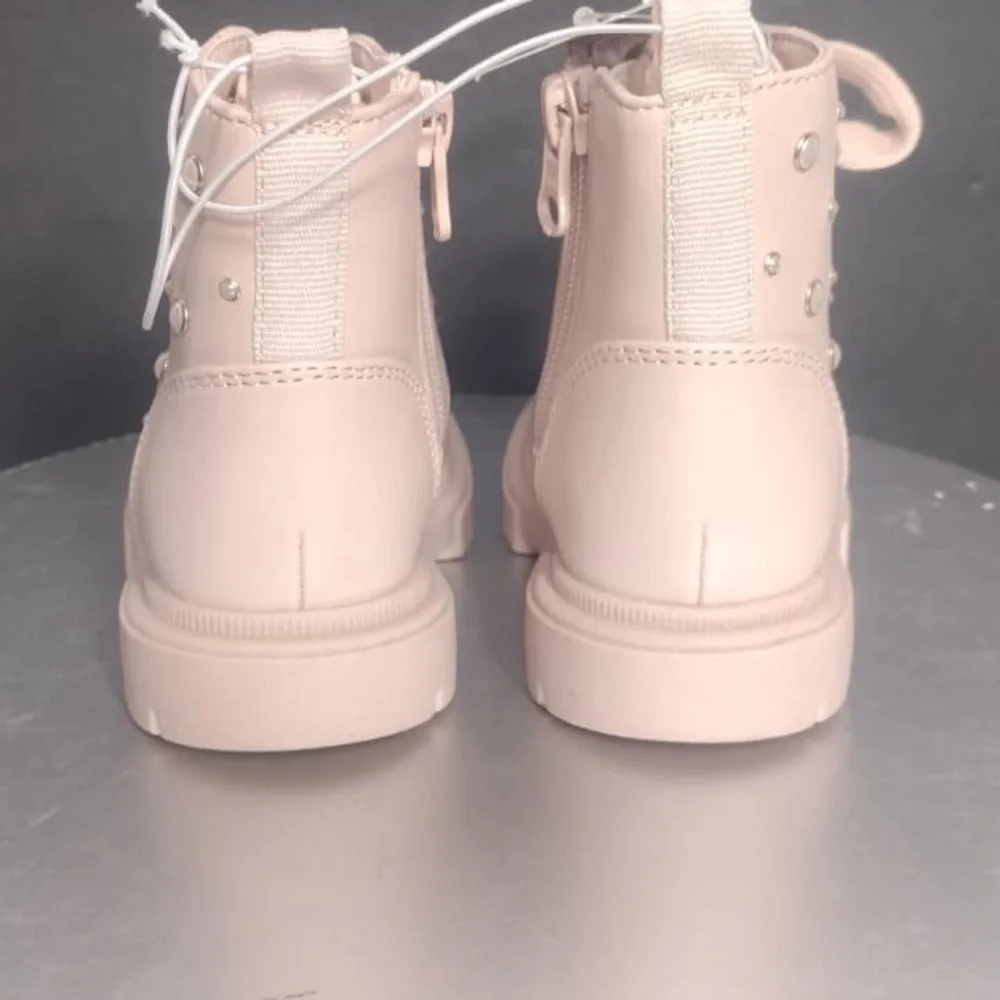 Cats & Jack Shoes in Light Pink size 6 girls grand new w tags